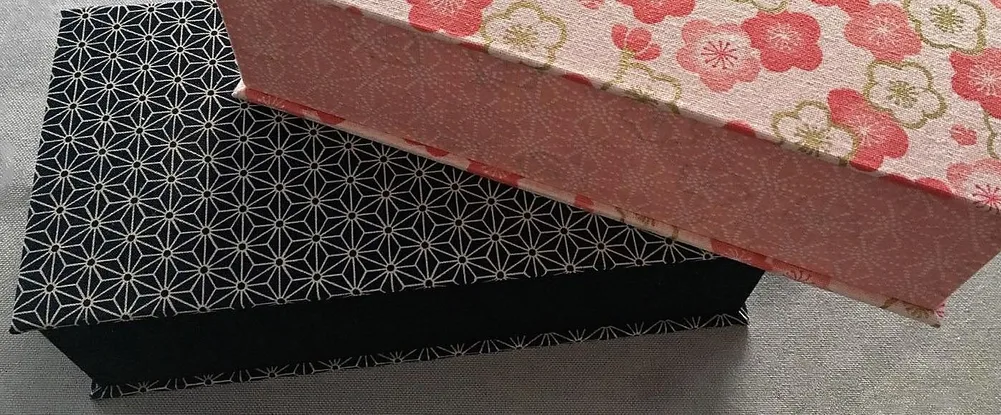 Japanisches Kunsthandwerk_Stoffbezogene Kartonage